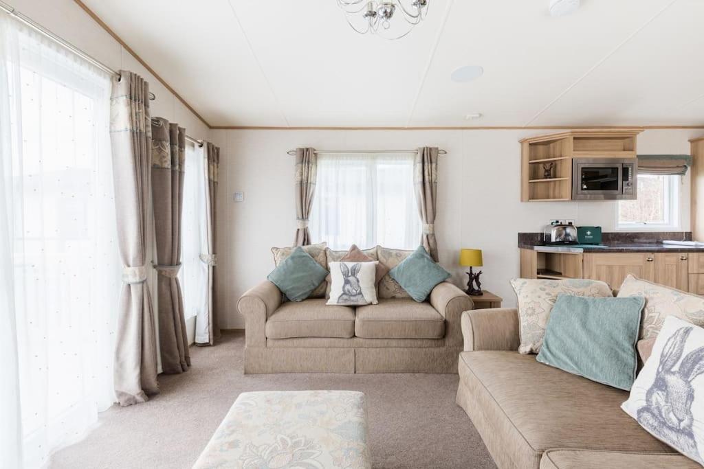 Waters Edge, Hoburne Cotswolds Villa เซาธ์เซอร์นีย์ ภายนอก รูปภาพ